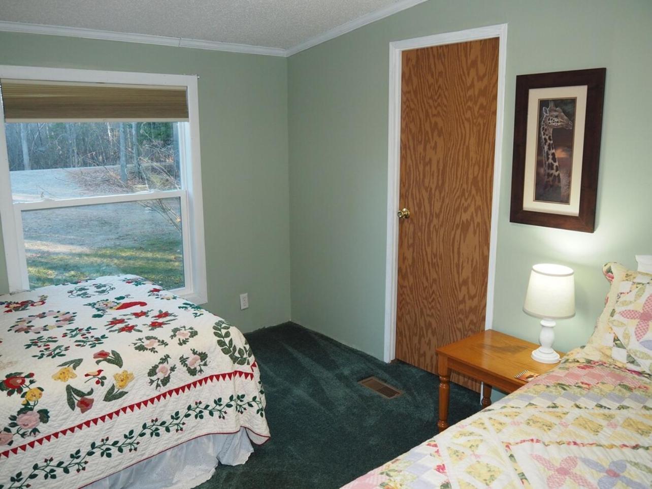 The Green Lake Getaway - Shared Lake Access! Interlochen 외부 사진
