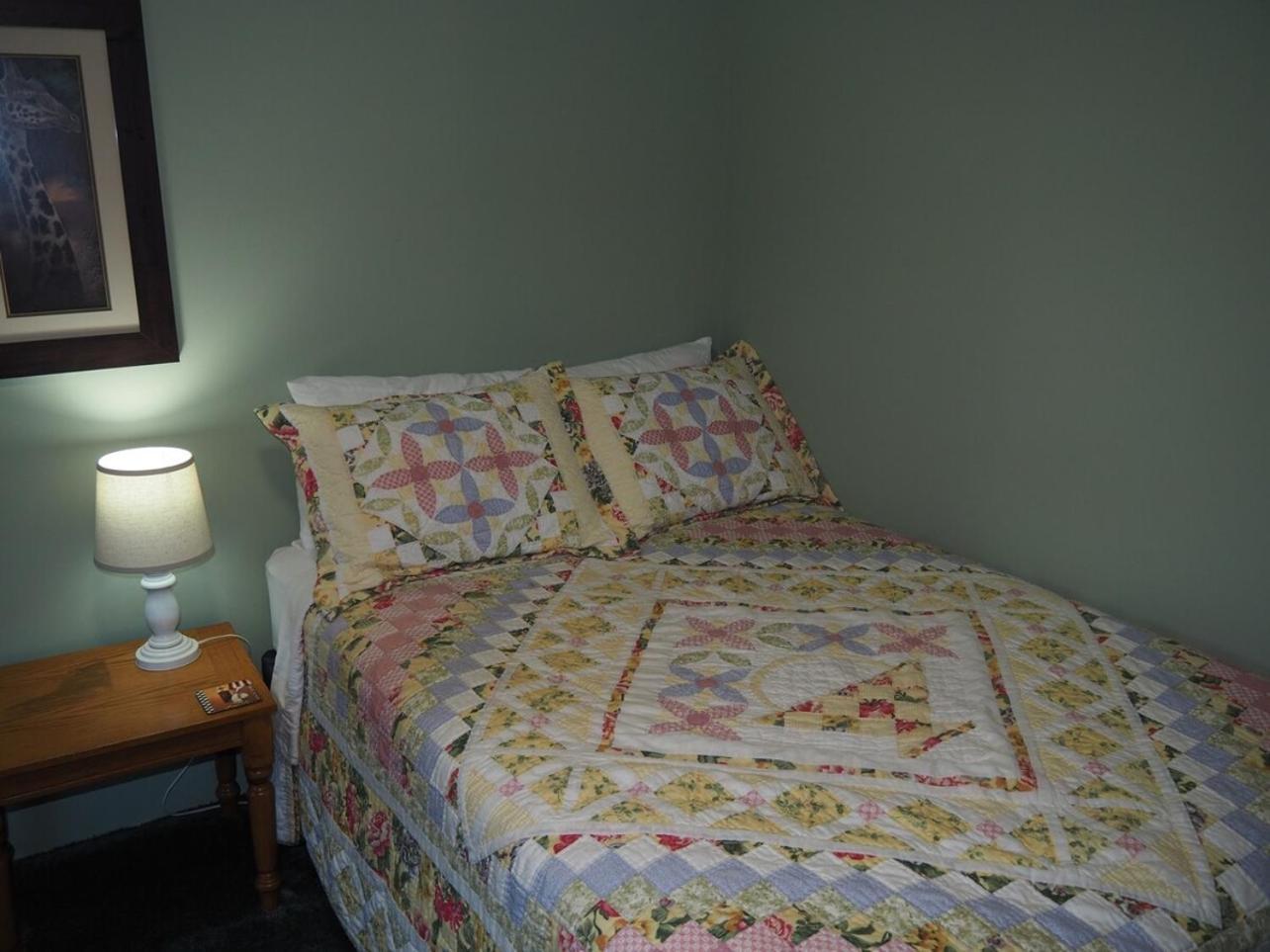 The Green Lake Getaway - Shared Lake Access! Interlochen 외부 사진
