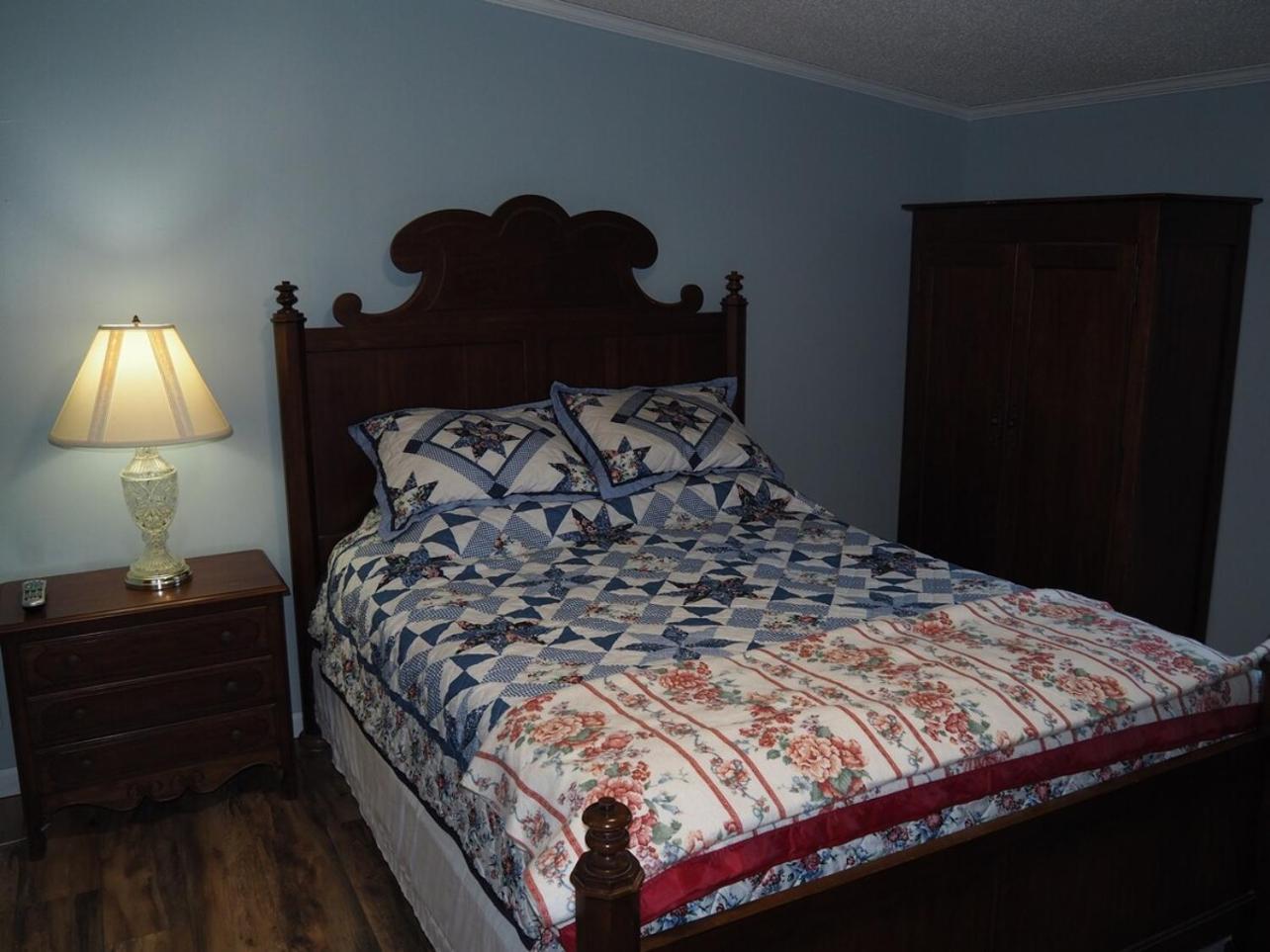 The Green Lake Getaway - Shared Lake Access! Interlochen 외부 사진