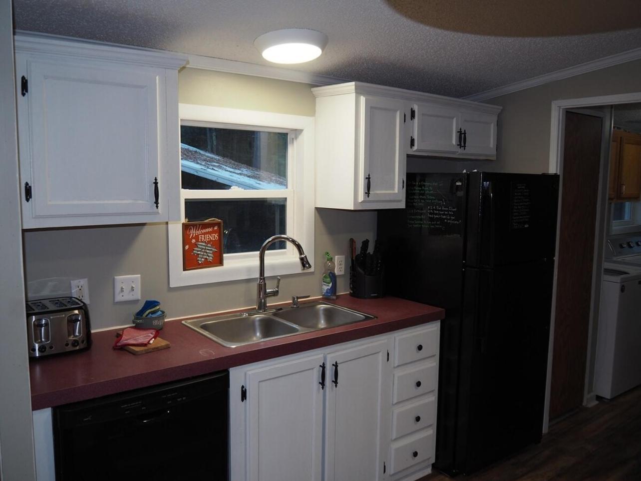 The Green Lake Getaway - Shared Lake Access! Interlochen 외부 사진