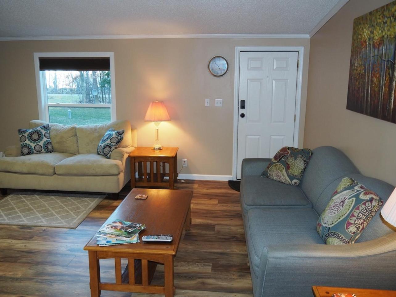 The Green Lake Getaway - Shared Lake Access! Interlochen 외부 사진