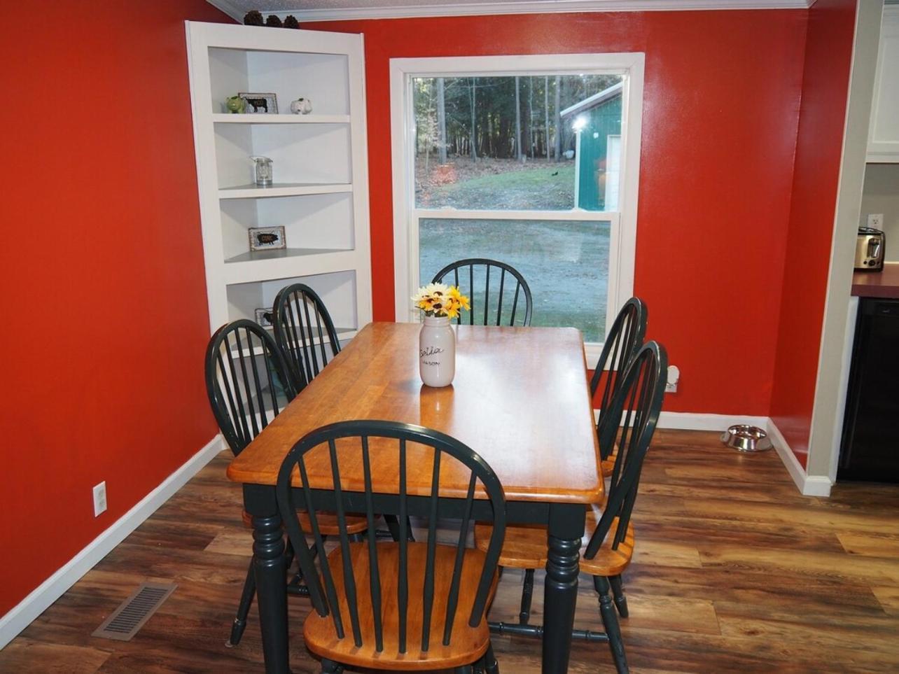 The Green Lake Getaway - Shared Lake Access! Interlochen 외부 사진