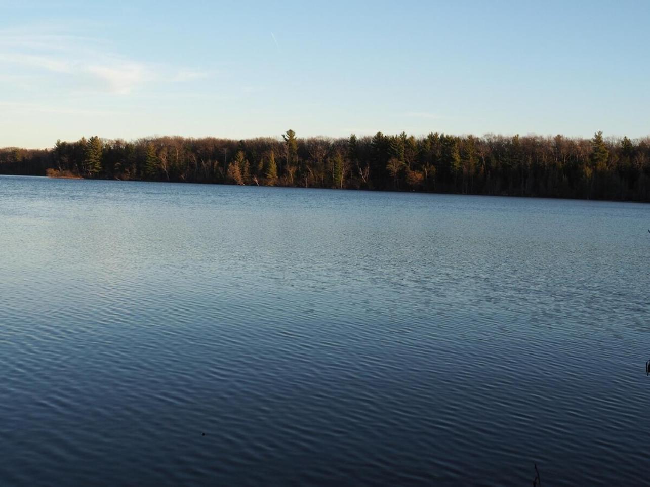 The Green Lake Getaway - Shared Lake Access! Interlochen 외부 사진