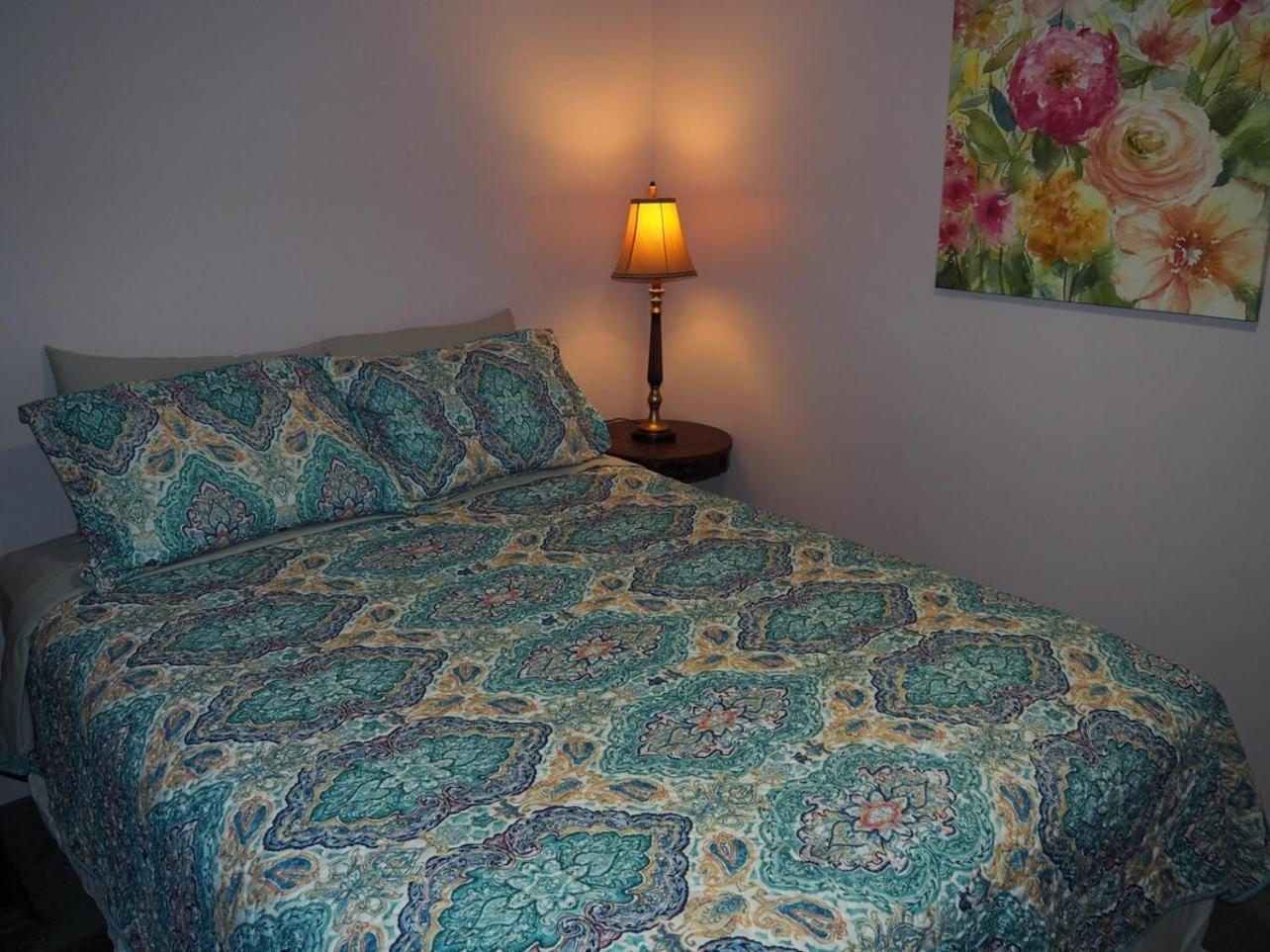 The Green Lake Getaway - Shared Lake Access! Interlochen 외부 사진